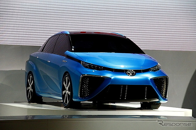 東京モーターショー2013で世界初出展された『TOYOTA FCV CONCEPT』