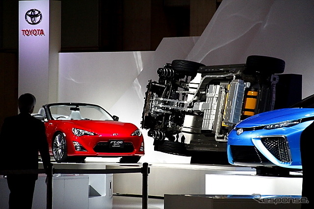 東京モーターショー2013で世界初出展された『TOYOTA FCV CONCEPT』
