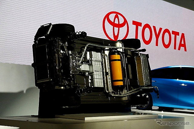 次世代燃料電池自動車『TOYOTA FCV CONCEPT』のサイドビューに見るデザインの仕掛け