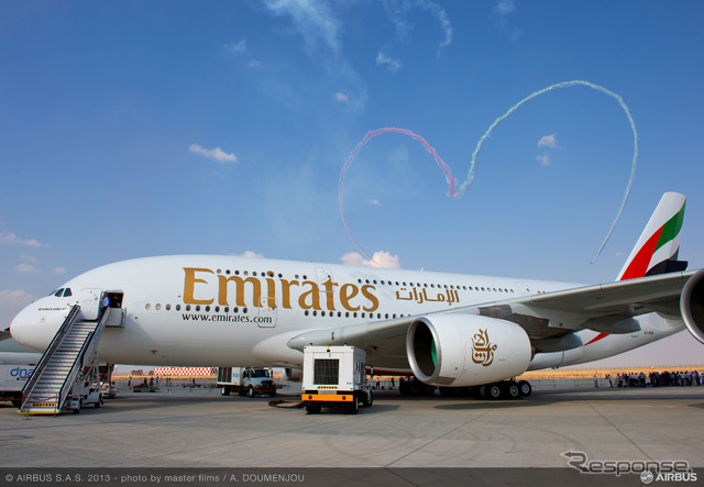 人道的援助の輸送を行うエミレーツ航空A380