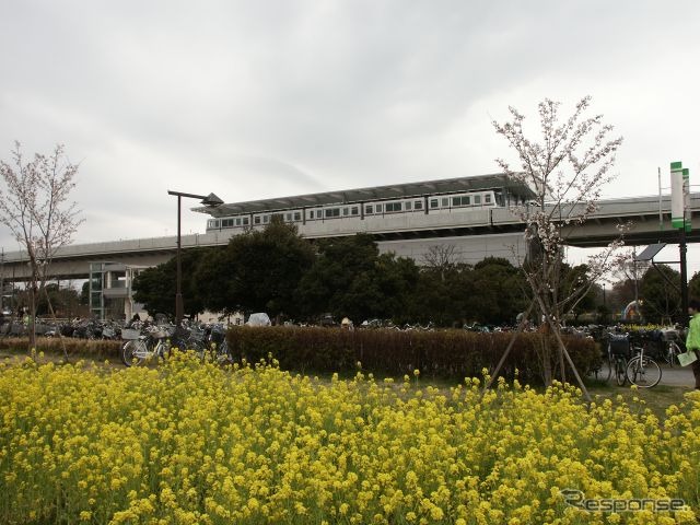 舎人公園内に設けられた日暮里・舎人ライナーの舎人公園駅。