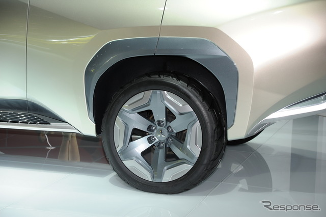 三菱 コンセプト GC-PHEV(東京モーターショー13)