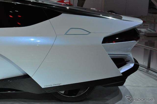 【ロサンゼルスモーターショー13】ホンダ FCEVコンセプト、長いボディに航続距離への自信［詳細画像］