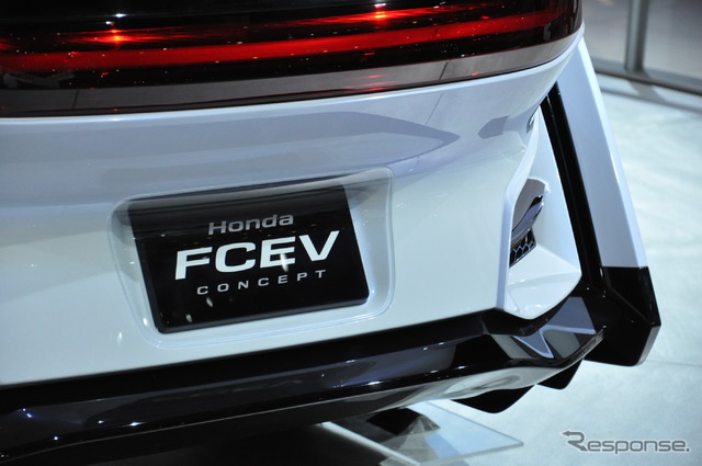 【ロサンゼルスモーターショー13】ホンダ FCEVコンセプト、長いボディに航続距離への自信［詳細画像］