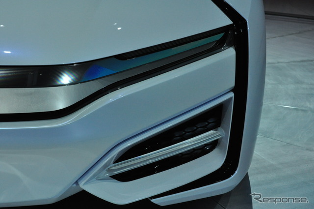 【ロサンゼルスモーターショー13】ホンダ FCEVコンセプト、長いボディに航続距離への自信［詳細画像］