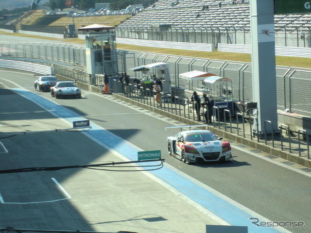 好天のもとでの戦いとなったGT300決勝第1レース。