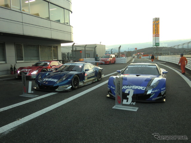 GT500決勝第1レース、3位の#100 RAYBRIG HSV-010。