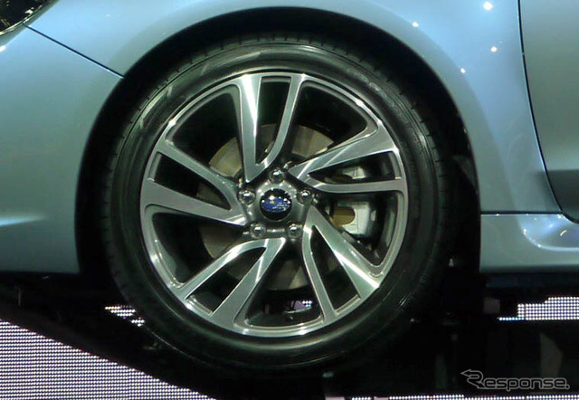 2.0Lターボ車に装着されるタイヤは225/45/R18
