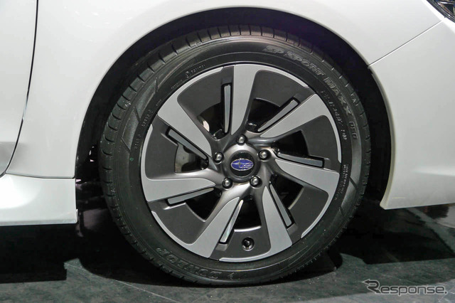 1.6Lターボ車に装着される215/50R17タイヤ