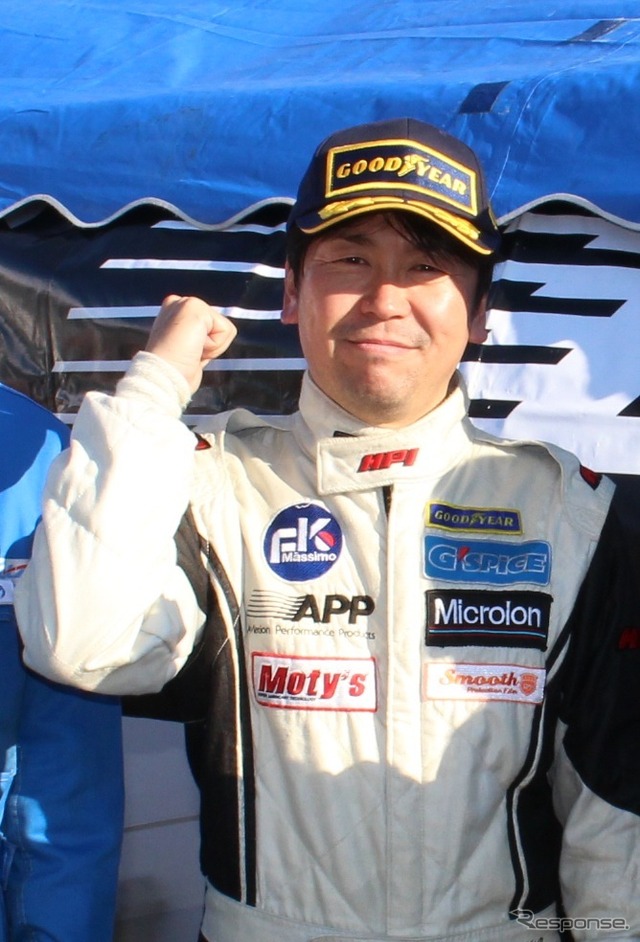 ヴィッツレースグランドファイナル戦で優勝したデパマン石渡選手