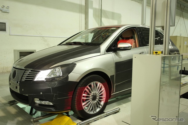 ダイムラーと中国BYD(比亜迪)が立ち上げた新ブランド、デンツァ(DENZA)のEVプロトタイプ車
