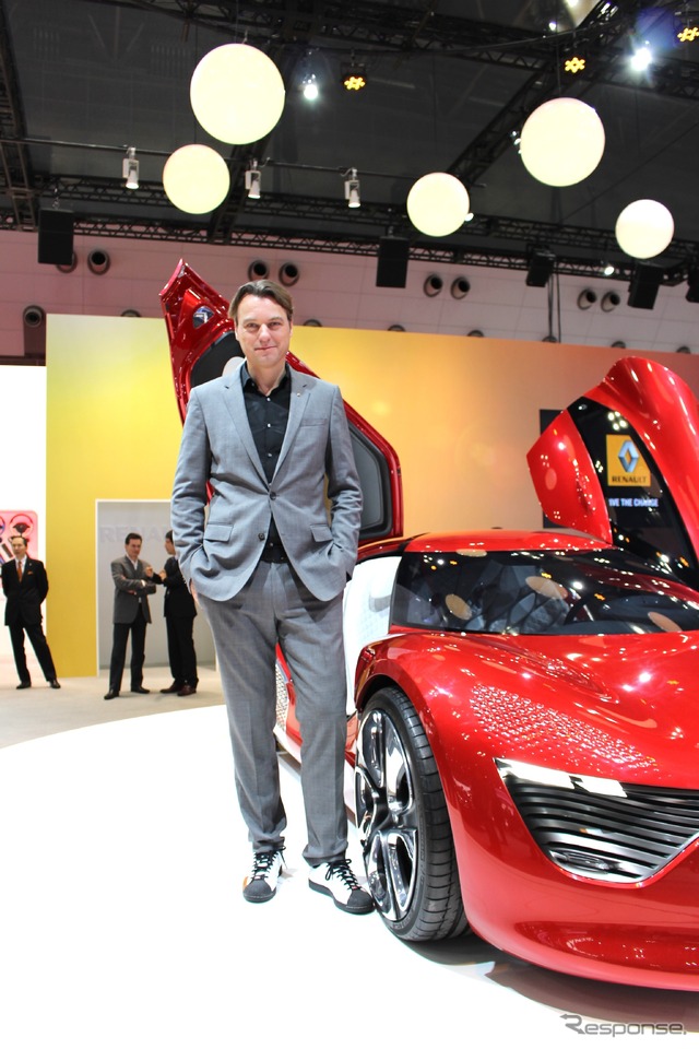 ルノー・デジールとルノー本社デザイン担当常務(SVP)のローレンス・ヴァン・デン・アッカー氏(東京モーターショー13)
