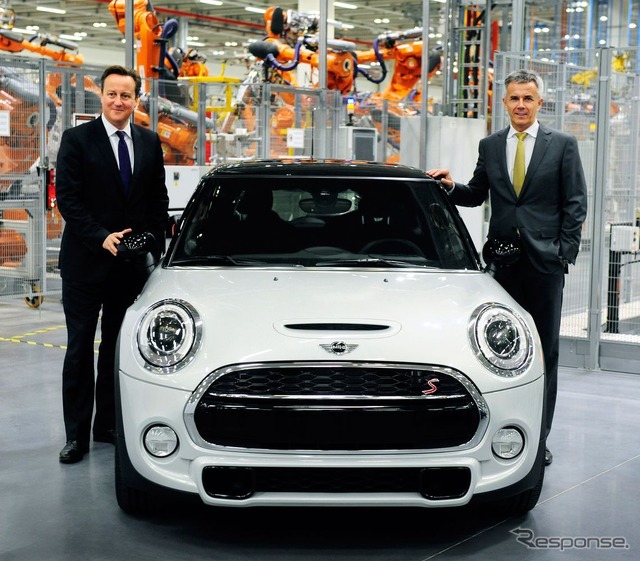 英国オックスフォード工場で生産が開始された新型MINIハッチバック