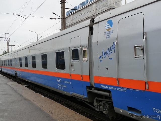 「タルゴ」客車は車両間に車輪を1軸だけ配した連接構造が特徴。