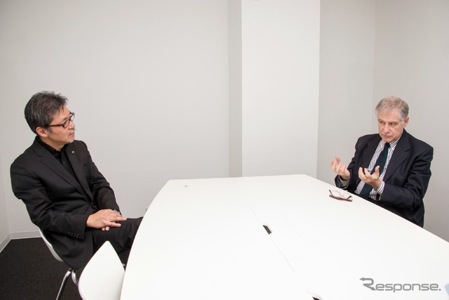 マツダ デザイン本部長 前田育男氏(左)とエンリコ・フミア氏(右)