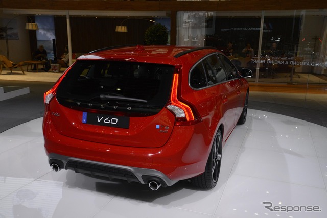 ボルボ V60 Rデザインの米国仕様車