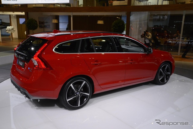 ボルボ V60 Rデザインの米国仕様車