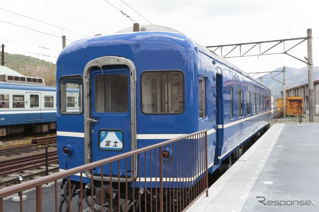 下吉田駅で展示保存されているスハネフ14 20。「電車まつり」では作業車のけん引によって動かす乗車体験会が行われる。