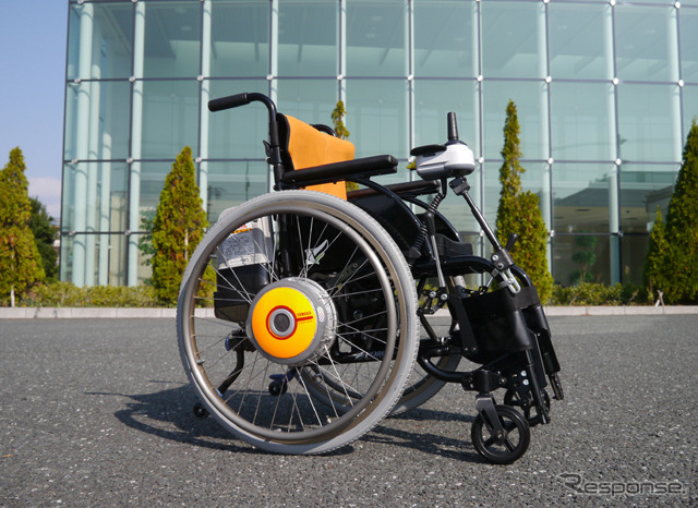 ヤマハ発動機、車いす用電動ユニット「JWX-1」のハブ部分に装着するカバー「JWX-1用カラーキャップ」に新色を追加