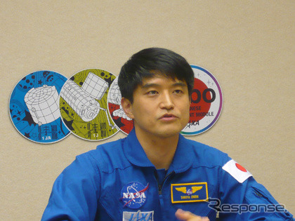 記者会見に臨む大西宇宙飛行士(出典:JAXA)