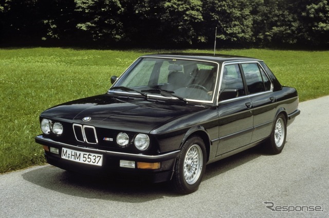 2代目BMW 5シリーズ(E28型)から生まれた初代BMW M5