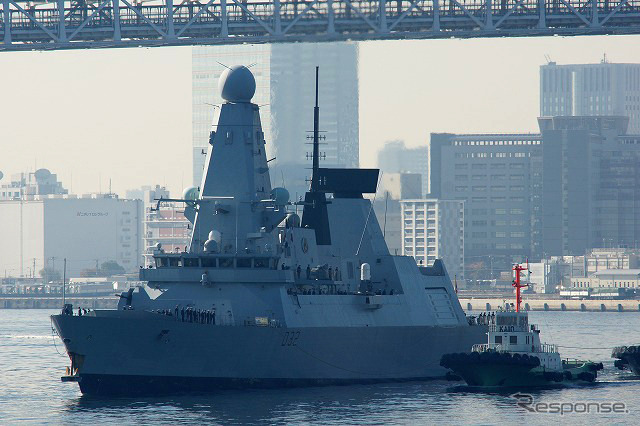 最新鋭のミサイル駆逐艦。高いステルス性を持つ平面構成の船体が特徴。