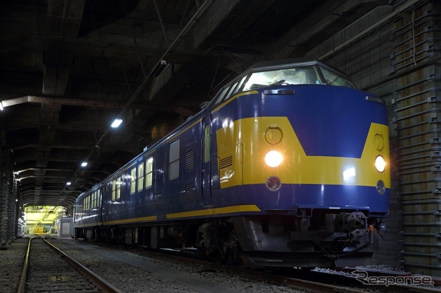 12月17日に発売される写真集「車両基地 山手線」の収録写真。電気試験検測車193系