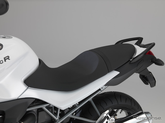 BMW、特別仕様モデル「BMW R1200Rダークホワイト」