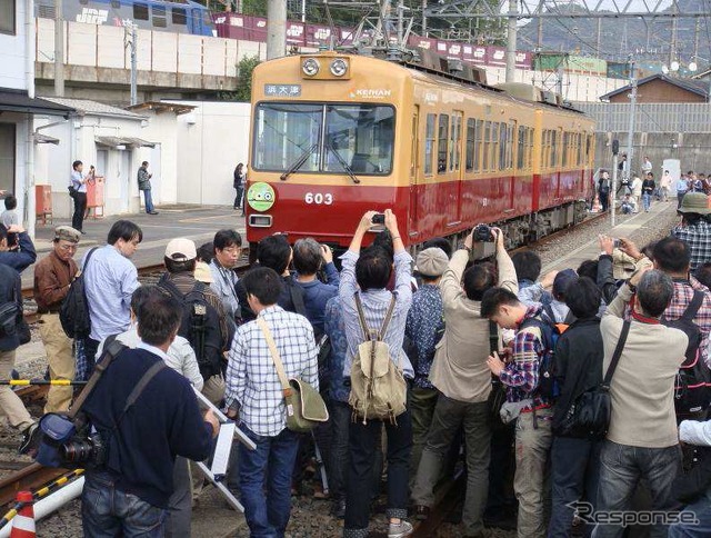 2012年10月に行われた撮影会の様子。約500人が参加したという。