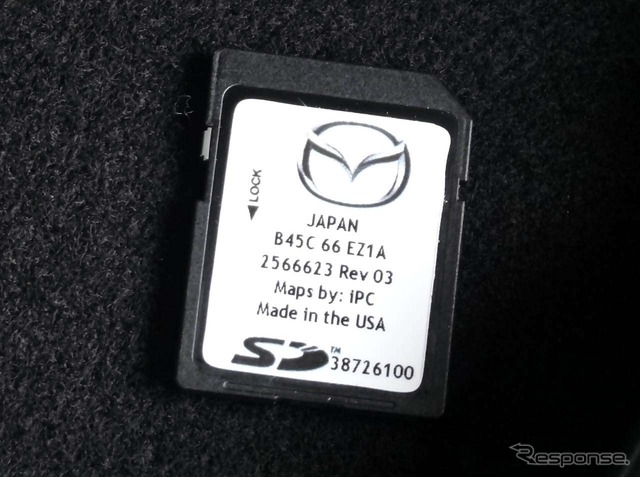 地図データを収録したSDHCカード。IPC社製でありながら“Maide in the USA”
