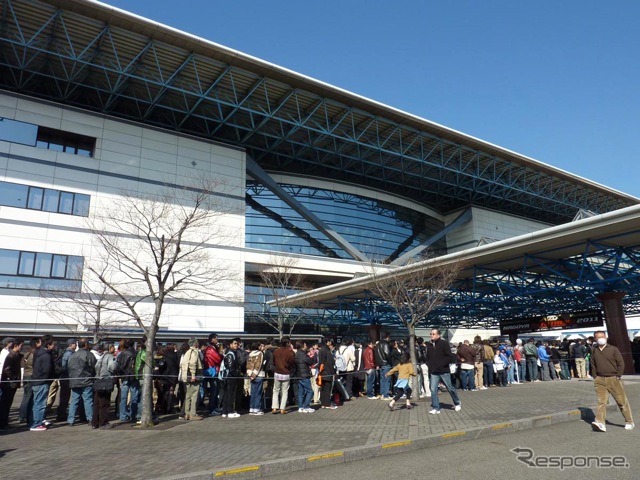 ポートメッセなごやは金城ふ頭駅から徒歩5分。名古屋臨海高速鉄道はあおなみ線での来場を呼びかけている。