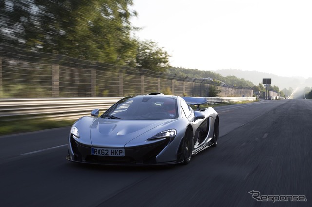 ニュルブルクリンク北コースを走行するマクラーレン P1