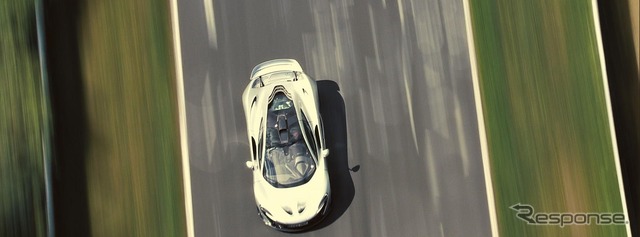 ニュルブルクリンク北コースを走行するマクラーレン P1