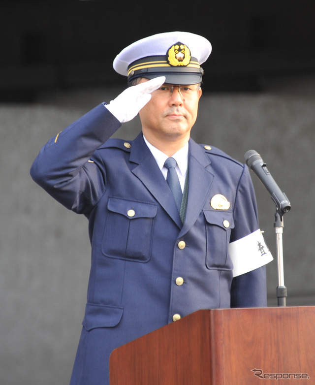 警視庁「暴走族等総合対策訓練」を見守る井上剛志交通部長