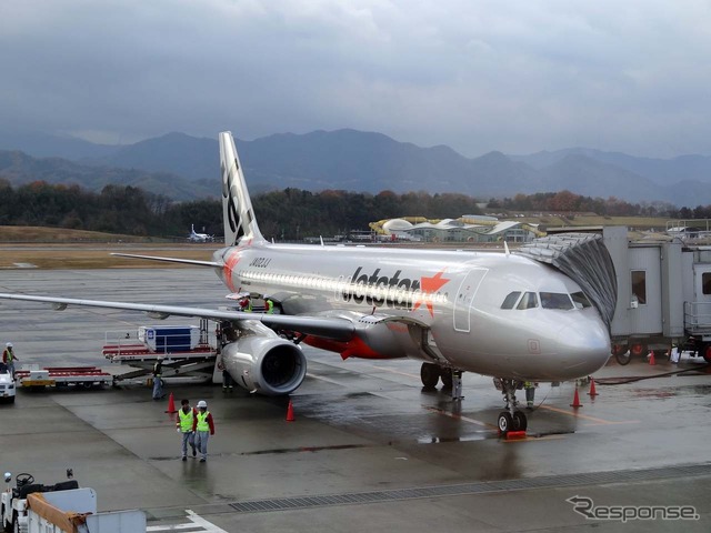 高松空港に到着した成田からの初便GK411便A320-200