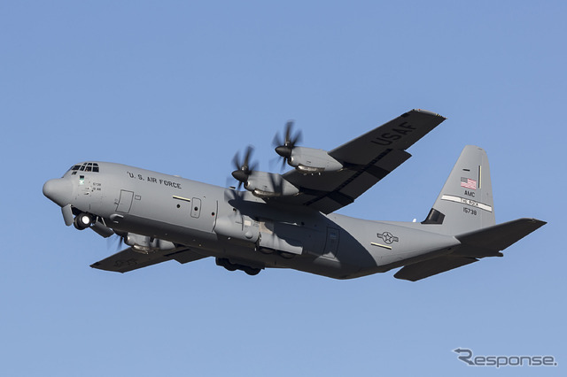 リトル・ロック空軍基地の第61空輸飛行中隊に空輸されるC-130Jスーパーヘラクレス