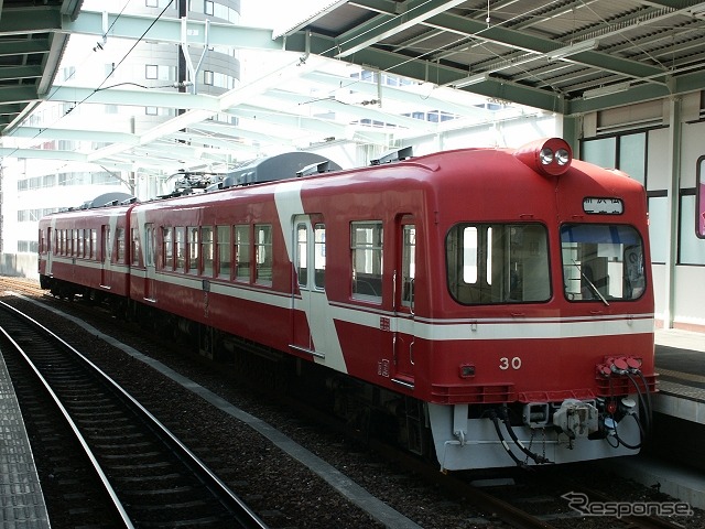 創立70周年を迎えた遠州鉄道。1958年から1980年にかけて製造された30形は現在6両（2両編成3本）しか残っておらず、写真のモハ30＋クハ80も既に廃車されている。