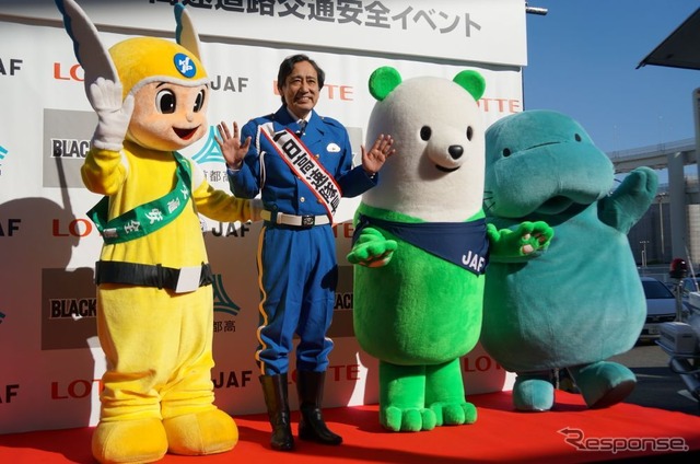 年末の交通安全を呼びかけるため、ゆるキャラ達も集まった。