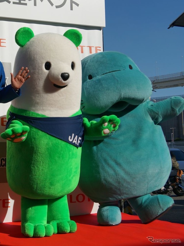 年末の交通安全を呼びかけるため、ゆるキャラ達も集まった。