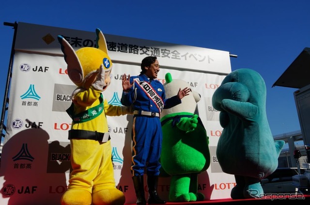 年末の交通安全を呼びかけるため、ゆるキャラ達も集まった。