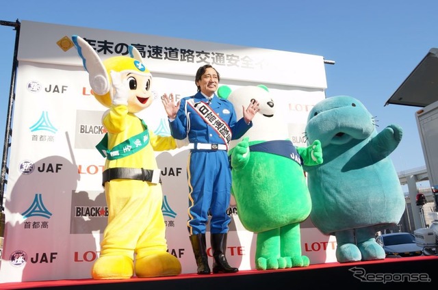 年末の交通安全を呼びかけるため、ゆるキャラ達も集まった。