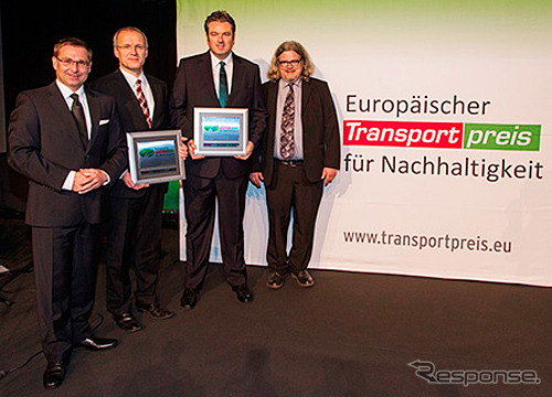 表彰を受けたDettling欧州販売責任者（左から2番目）