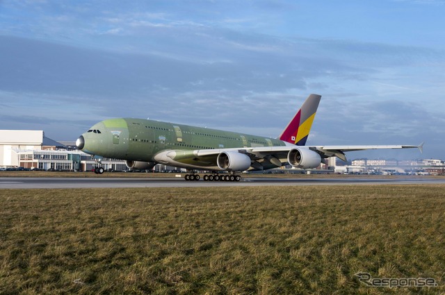 最初の飛行に成功したアシアナ航空のA380航空機