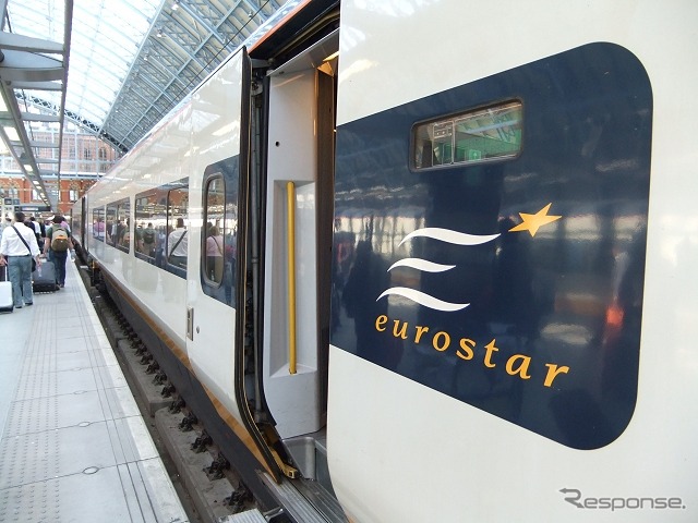 ロンドンのセント・パンクラス駅に到着したユーロスター。2014年もロンドン～アヴィニョン間の夏季直行運転を行う。