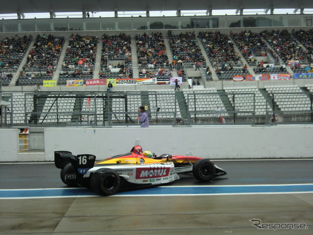 山本尚貴が最終戦第1レースで初優勝を達成。