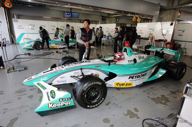 トムス勢は中嶋一貴(手前)が4位、ロッテラー(奥)が7位。写真:TOYOTA