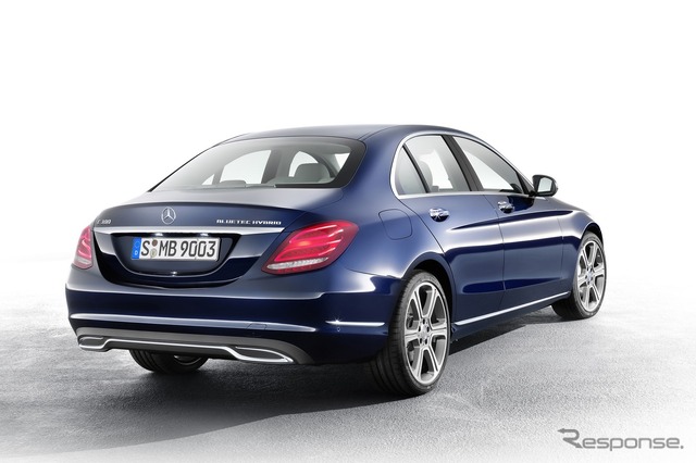 新型メルセデスベンツ CクラスのC300ブルーテックハイブリッド