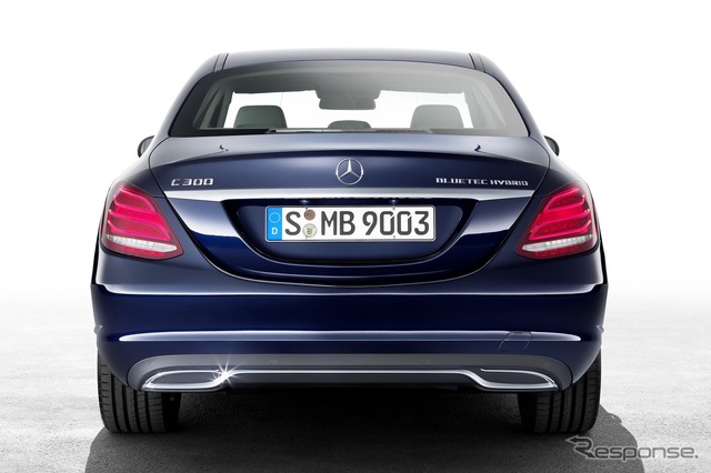 新型メルセデスベンツ CクラスのC300ブルーテックハイブリッド