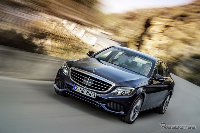 新型メルセデスベンツ CクラスのC300ブルーテックハイブリッド