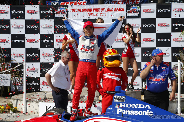 2013年インディカー・シリーズ第3戦ロングビーチで初優勝を飾った佐藤琢磨。写真：Honda